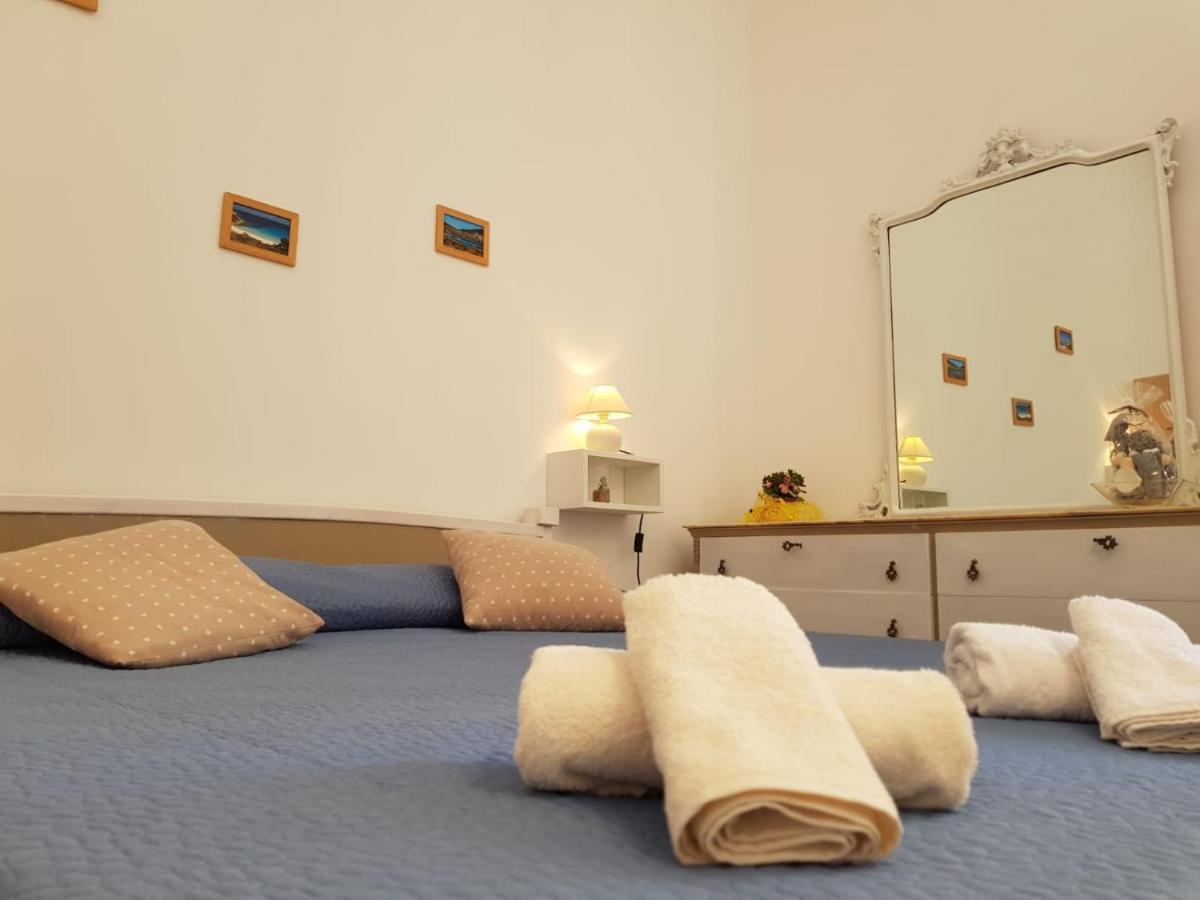 Bed and Breakfast Casa Di Giu Porto Torres Exterior foto